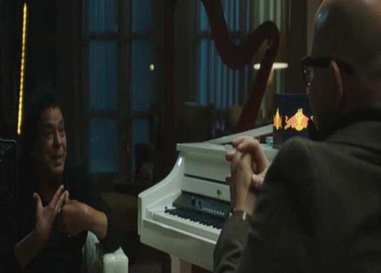 محمد منير أثناء حواره مع عمر طاهر