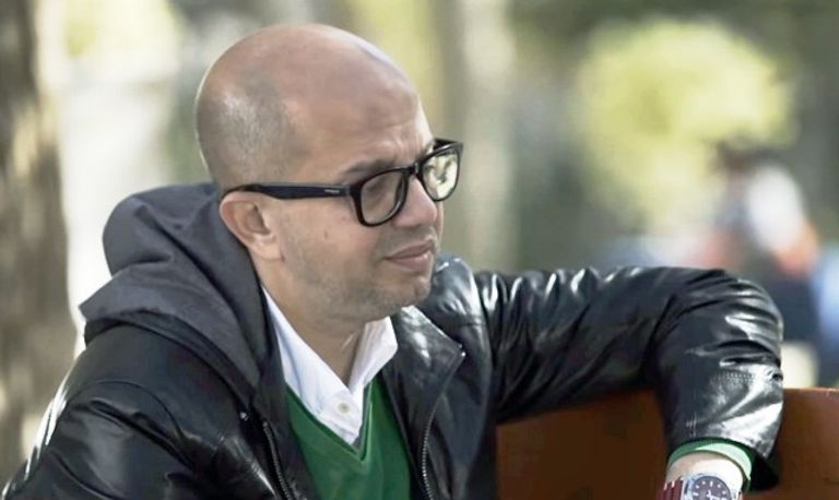 محمد منير أثناء حواره مع عمر طاهر