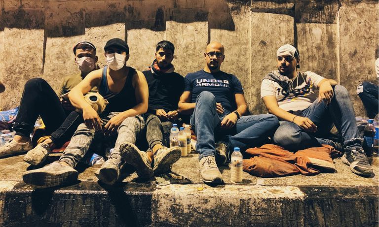 عدد من المحتجين في ساحة التحرير ببغداد القوات الأمنية تستخدم التعذيب لإرهاب المتظاهرين