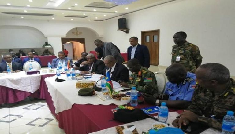 ممثلو السودان وجنوب السودان خلال توقيع اتفاق يعيد الاستقرار لأبيي