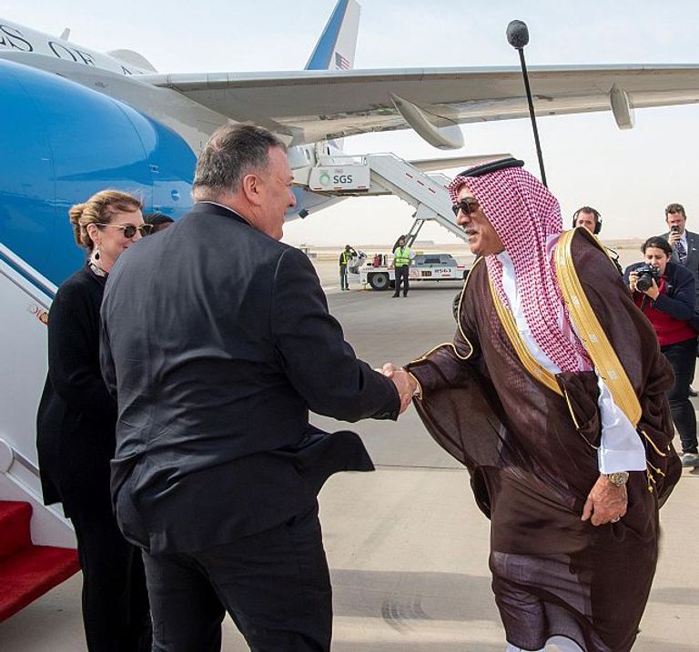 وزير الخارجية الأمريكي مايك بومبيو لدى وصوله إلى الرياض