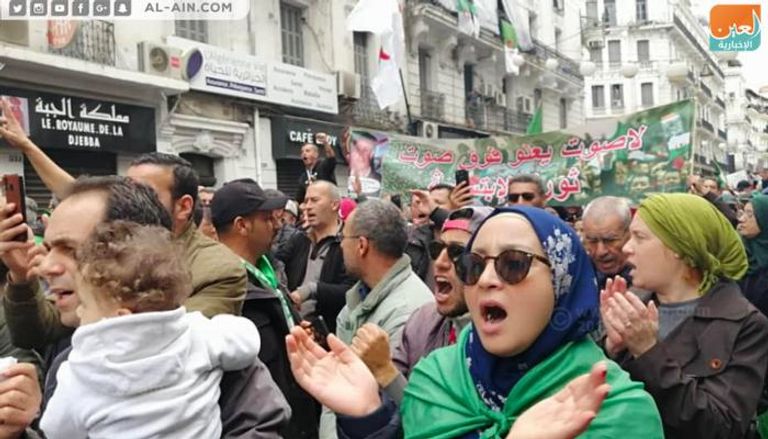 جزائريون في مظاهرات أسبوعية - أرشيفية