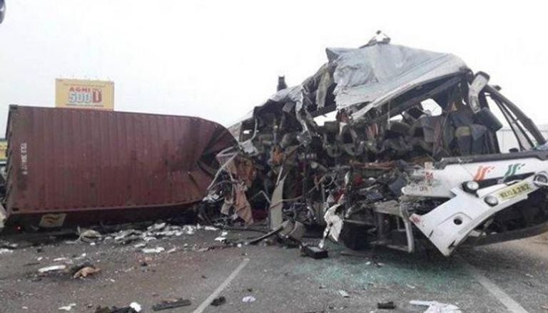 حادث اصطدام شاحنة بحافلة ركاب في الهند