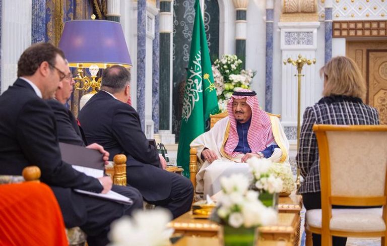 خادم الحرمين الشريفين يستقبل وزير الخارجية الأمريكي