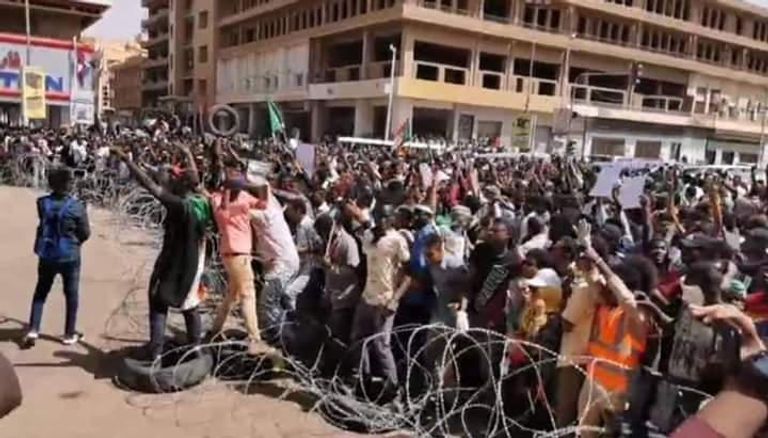 مظاهرات بالخرطوم ضد إحالة ضابط دافع عن المعتصمين للتقاعد