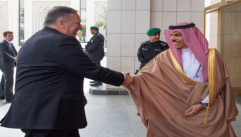 الأمير فيصل بن فرحان بن عبدالله خلال لقاء مايك بومبيو
