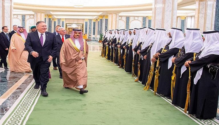 الأمير فيصل بن فرحان بن عبدالله خلال لقاء مايك بومبيو