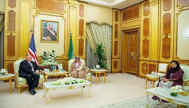 الأمير فيصل بن فرحان بن عبدالله خلال لقاء مايك بومبيو