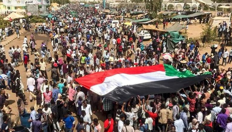 مظاهرة سودانية تطالب بتطهير المؤسسات من عناصر النظام البائد- أرشيفية