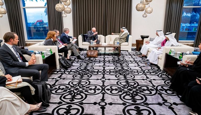 الشيخ عبدالله بن زايد آل نهيان خلال لقاء ستيف بلوك