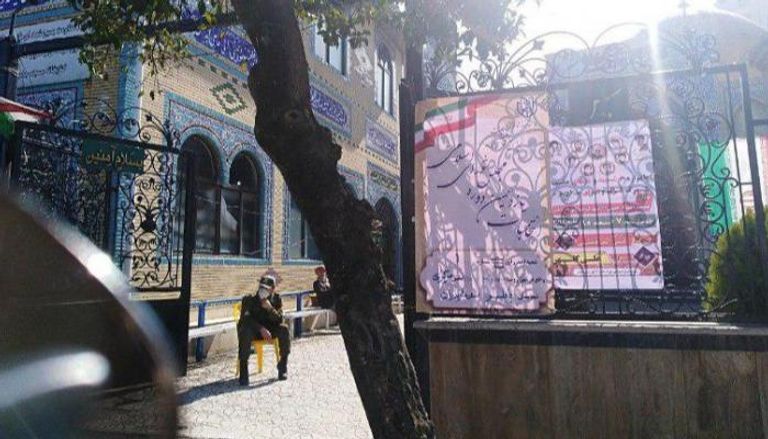 مركز اقتراع في إيران وسط حالة من العزوف عن المشاركة