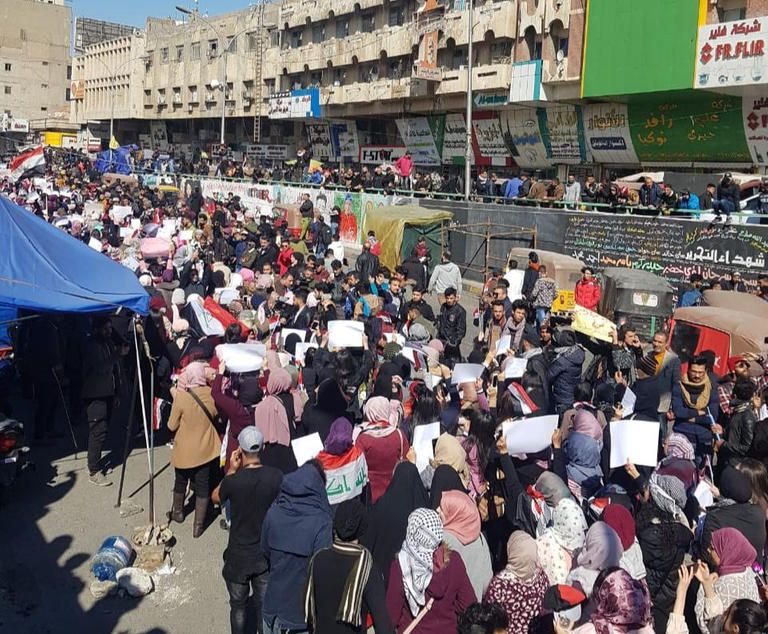 المظاهرات العراقية مازالت مستمرة ضد محاولات تشكيل الحكومة الجديدة رئيس الوزراء العراقي المكلف محمد توفيق علاوي