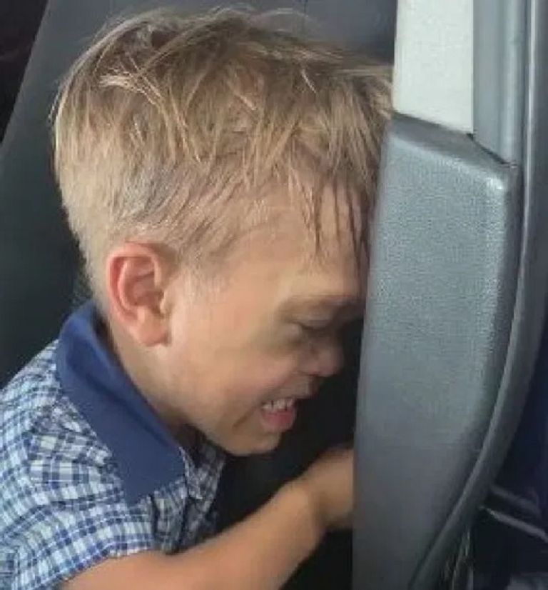 طفل يتعرض للمضايقات بسبب طوله - صحيفة مترو