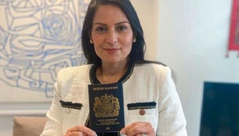 جواز السفر البريطاني باللون الأزرق الشهر المقبل - الجارديان