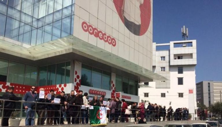 اعتصام موظفين جزائريين أمام مقر الشركة القطرية 