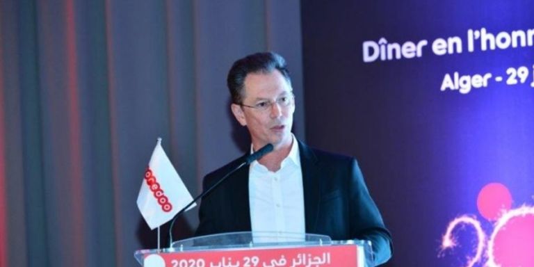 نيكولاي بايكرز المدير العام لشركة أوريدو القطرية المطرود من الجزائر اعتصام موظفين جزائريين أمام مقر الشركة القطرية