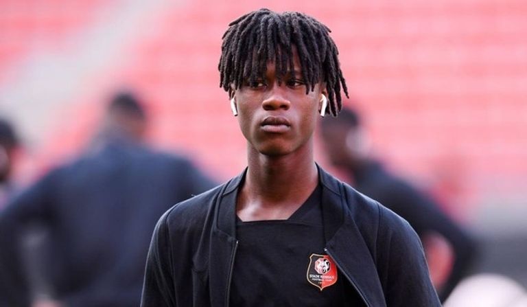 إدواردو كامافينجا لاعب رين الفرنسي بول بوجبا