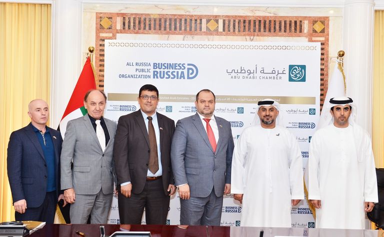 جانب من توقيع اتفاقية التعاون بين غرفة أبوظبي وروسيا توقيع اتفاقية بين غرفة أبوظبي والمؤسسة الروسية العامة