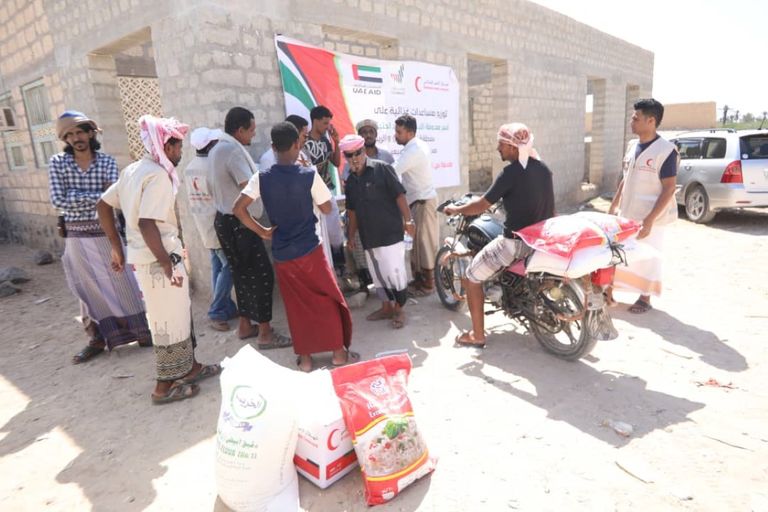 مساعدات غذائية إماراتية لأهالي حضرموت اليمنية