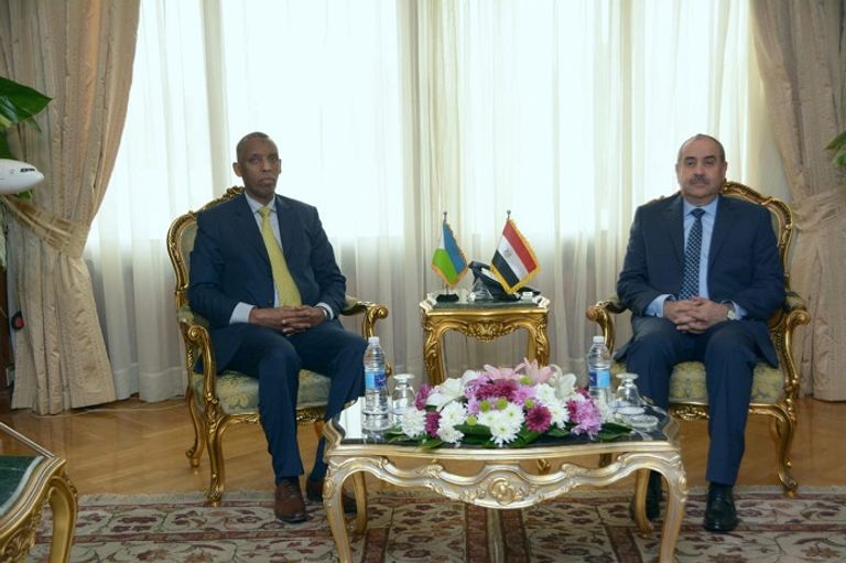 طائرة تتبع شركة مصر للطيران