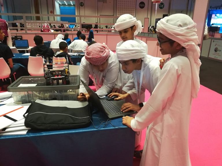 فعاليات مسابقات بطولة الإمارات للذكاء الاصطناعي والروبوت