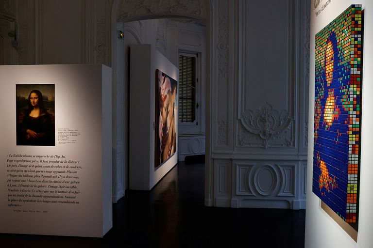 فنان الشارع إينفايدر استخدم 330 من مكعبات الروبيك