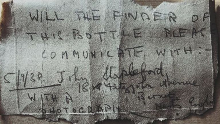 عثر الرجل على الرسالة على شاطئ جيرسي