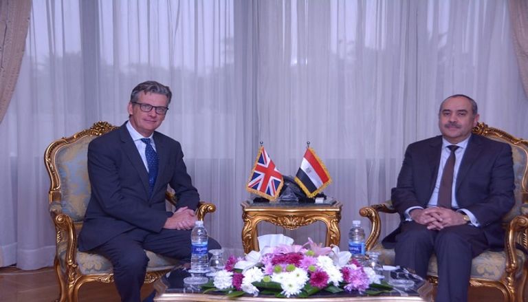 لقاء وزير الطيران المصرية بسفير بريطانيا في القاهرة