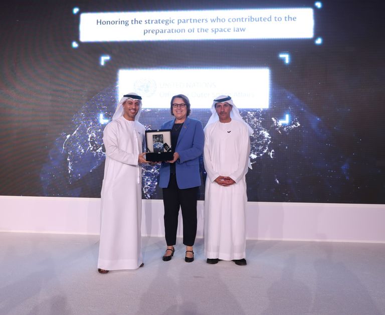 الدكتور أحمد بن عبدالله بالهول الفلاسي خلال الإعلان عن تفاصيل القانون