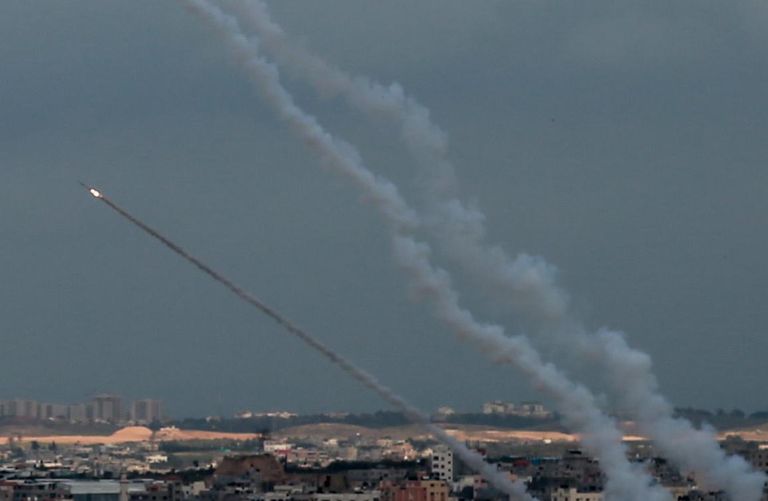 إحدى الرشقات الصاروخية من قطاع غزة باتجاه إسرائيل صورة متداولة لقذيفة صاروخية من غزة