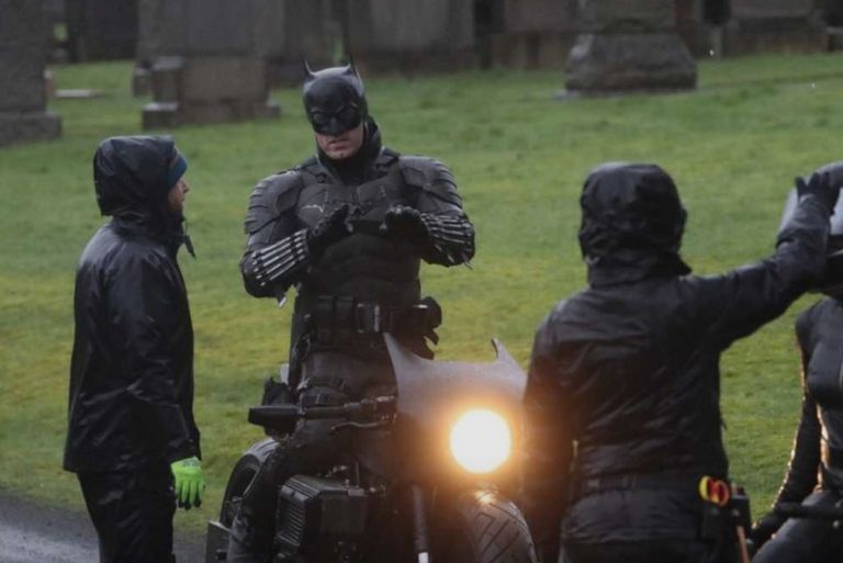 روبرت باتينسون في شخصية الرجل الوطواط