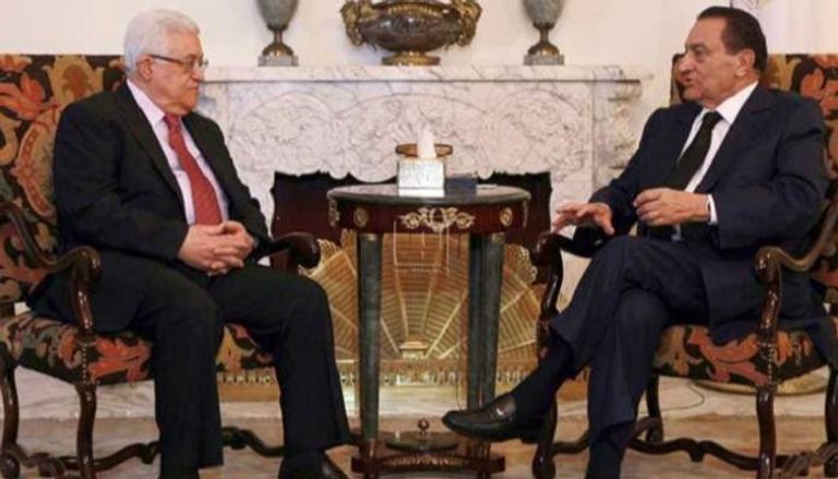 الرئيس المصري الأسبق محمد حسني مبارك والفلسطيني محمود عباس