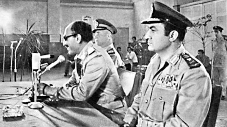 حسني مبارك والسادات