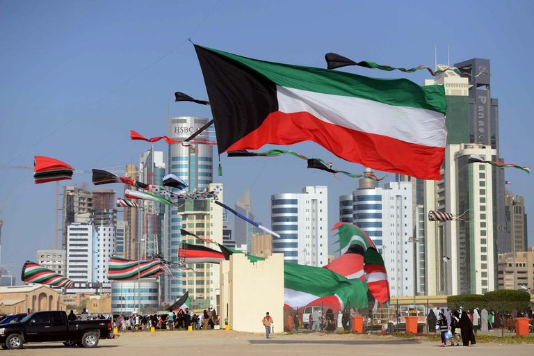 أعلام الكويت تزين الأبراج والشوارع احتفالا باليوم الوطني الكويتي