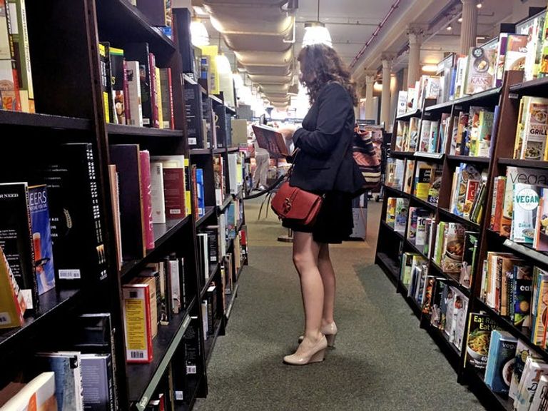 القراءة في المكتبات توفر للأمريكيين أسعار الكثير من الكتب