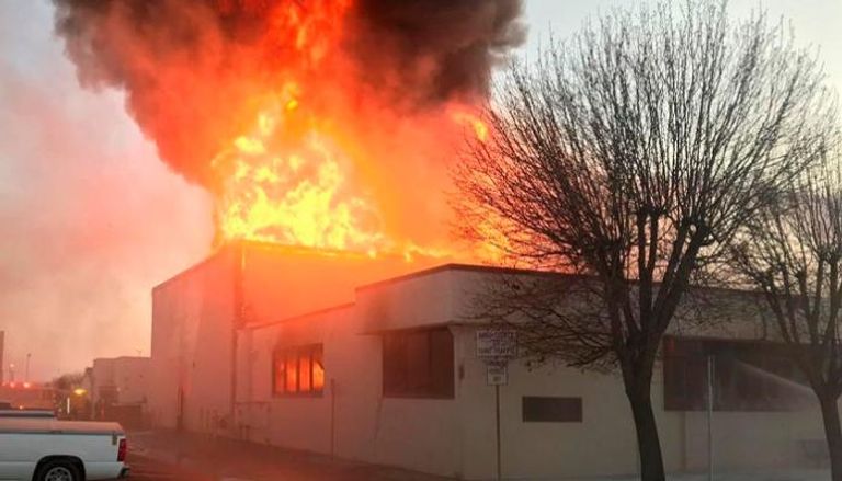 النار التهمت مبنى المكتبة