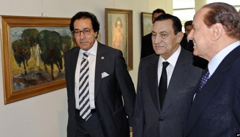 الرئيس المصري الأسبق حسني مبارك برفقة فاروق حسني- أرشيفية
