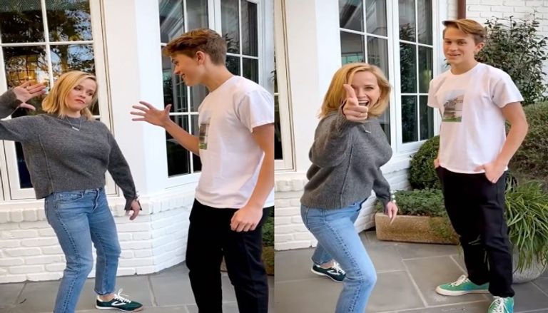 الممثلة ريس ويذرسبون وابنها ديكون