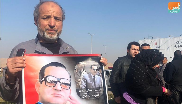 جثمان الرئيس الأسبق مبارك خلال صلاة الجنازة