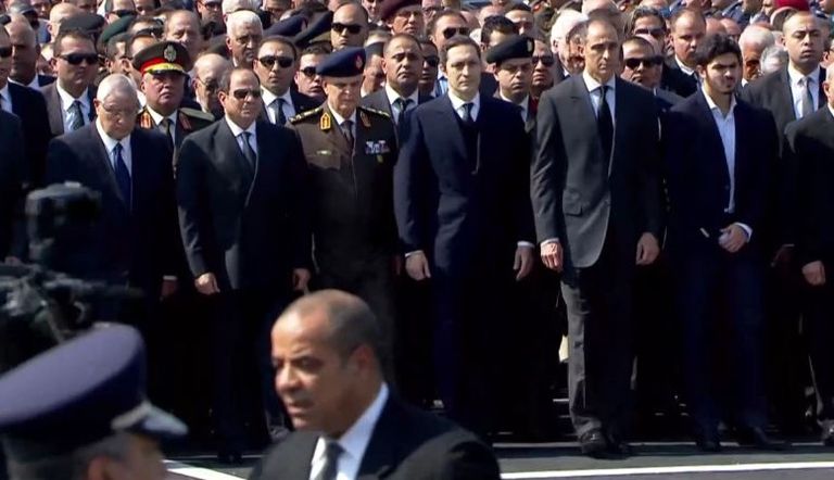 جنازة عسكرية مهيبة لمبارك بمشاركة السيسي