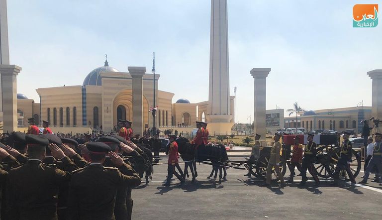 جثمان مبارك يوارى الثرى شرقي القاهرة