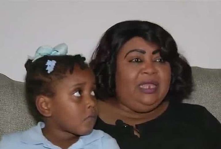 الضابط المحال للتقاعد والطفلة كايا رول