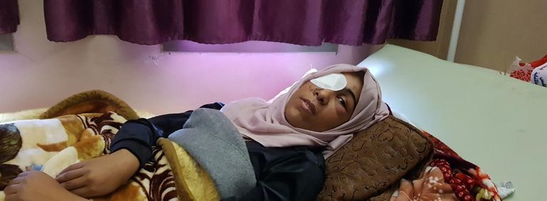 الطفل محمد أبو ريدة أحد الذين فقدوا عيونهم