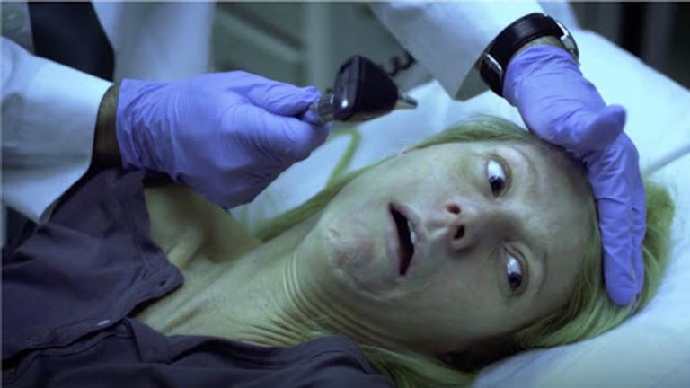 دور جونيسث بالترو في فيلم العدوي انتاج عام 2011 النجمة الأمريكية جوينيث بالترو