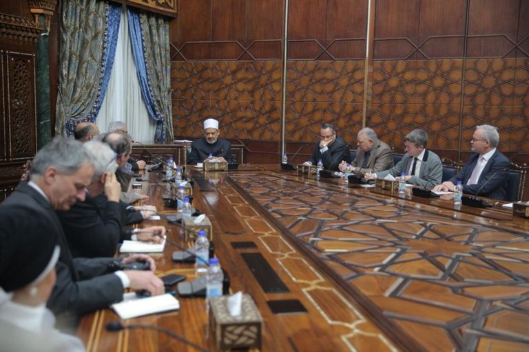 جانب من لقاء شيخ الأزهر مع الوفد