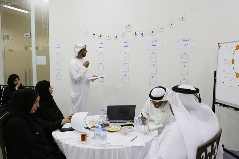 جانب من ورشة ابتكارية حول تعزيز الهوية الوطنية في دار زايد للثقافة