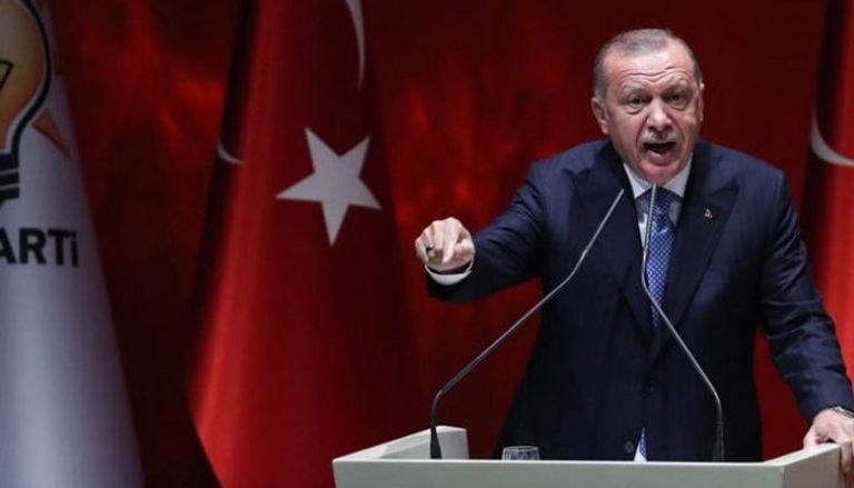 الرئيس التركي رجب طيب أردوغان خلال أحد خطاباته أمام حزبه