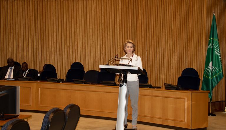 صورة تذكارية لوفدي الاتحادين الأوروبي والأفريقي في أديس أبابا