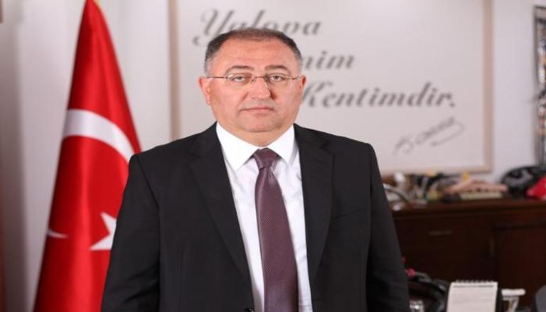 وفاء سلمان رئيس بلدية يالوفا التركية  سيد طورون نائب رئيس حزب الشعب الجمهوري التركي