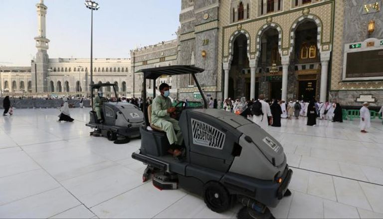عمليات التنظيف والتطهير في محيط المسجد الحرام